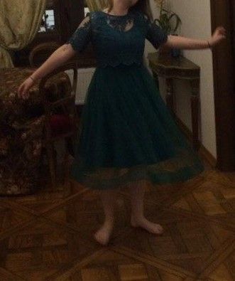 Выпускное (вечернее) платье в изумрудном цвете (миди)