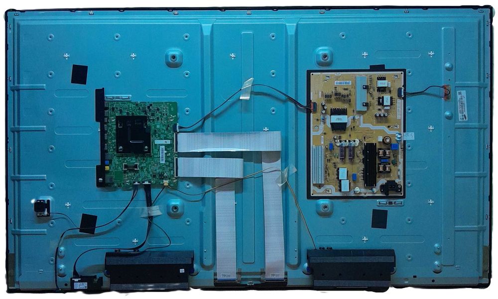 Televisão Samsung UE58MU612K vendo as peças