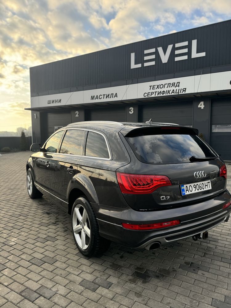Audi Q7 (2013 рік)
