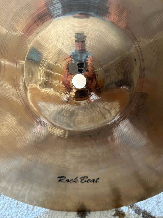 Prato Crash 16" Zultan Rock Beat — excelente estado