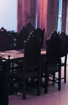 Cadeiras de madeira antigas