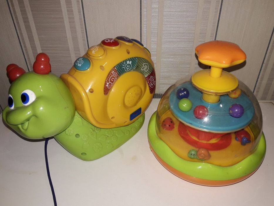 Музыкальная юла kiddieland и черепашка Chicco