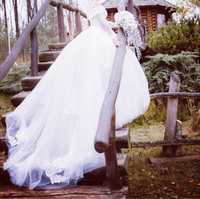 Весільна сукня xs s айворі з довгим шлейфом xs s