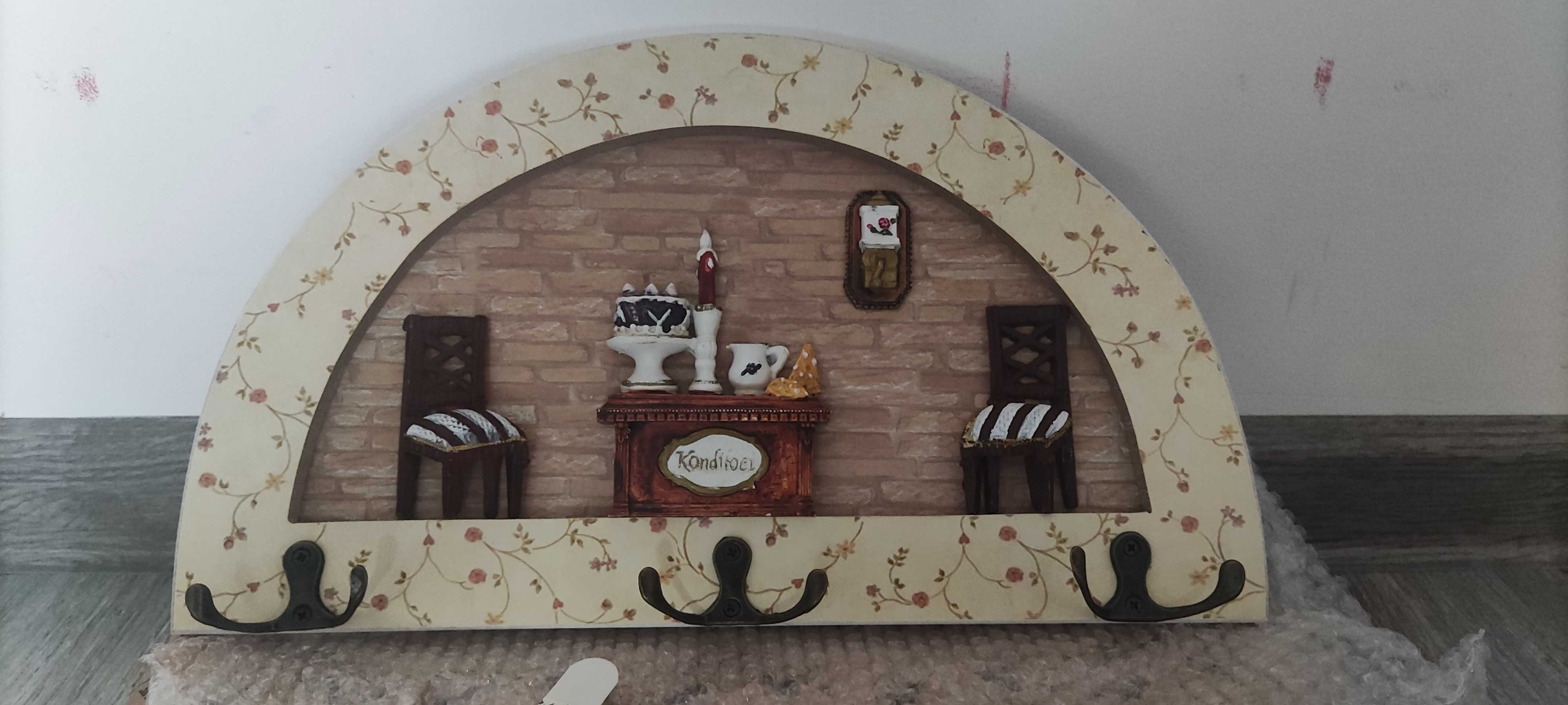 Wieszak z haczykami na klucze z efektem 3D