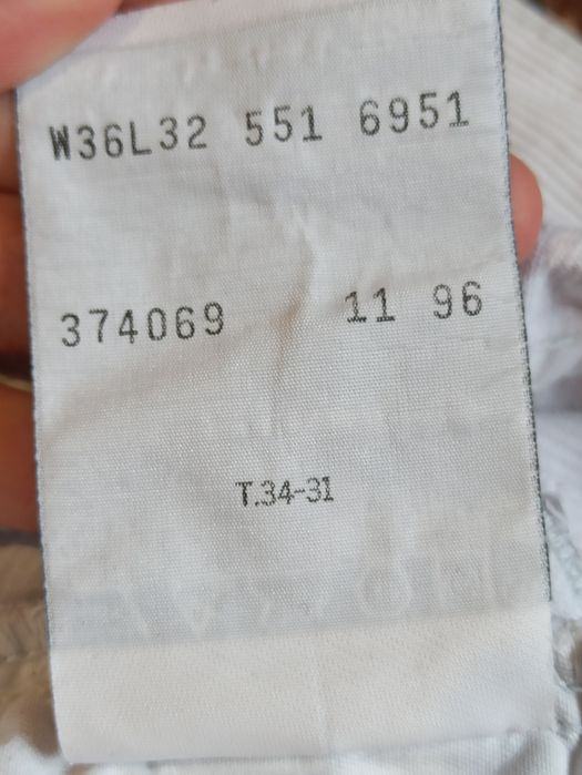 Вельветовые джинсы от фирмы Levi's 551