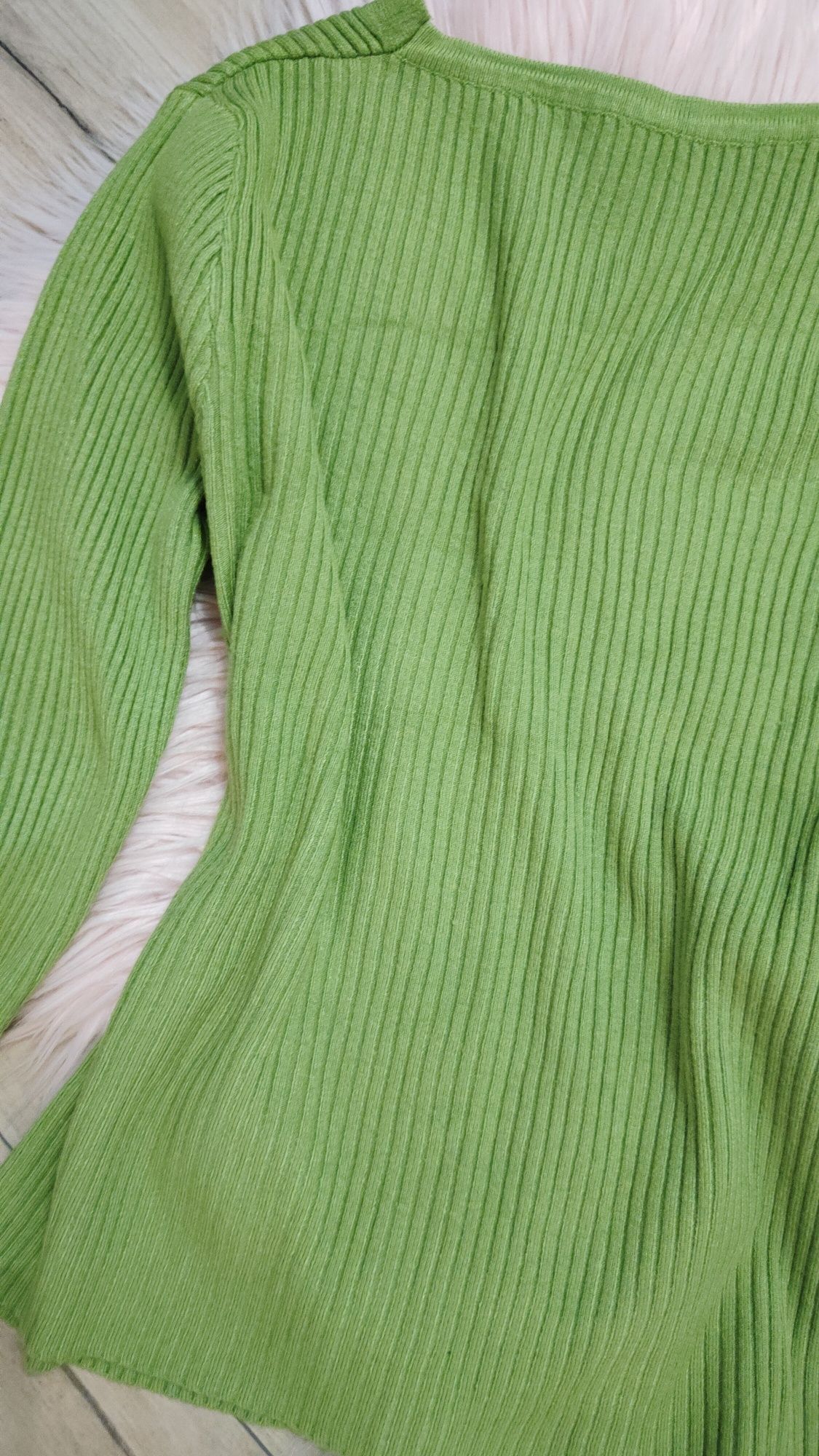 Zielony sweter zapinany na guziki nowy Xs
