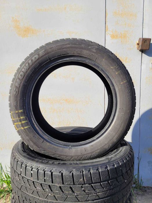 Продам 4 зимові шини практично нові  відходили один сезон (5 тис. км).