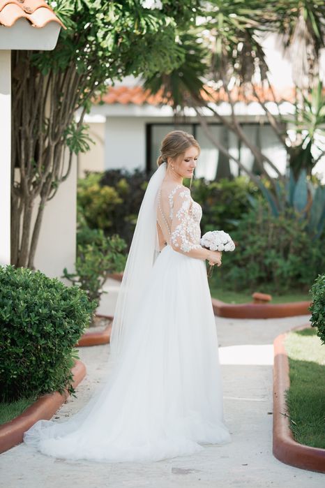 Свадебное платье со шлейфом