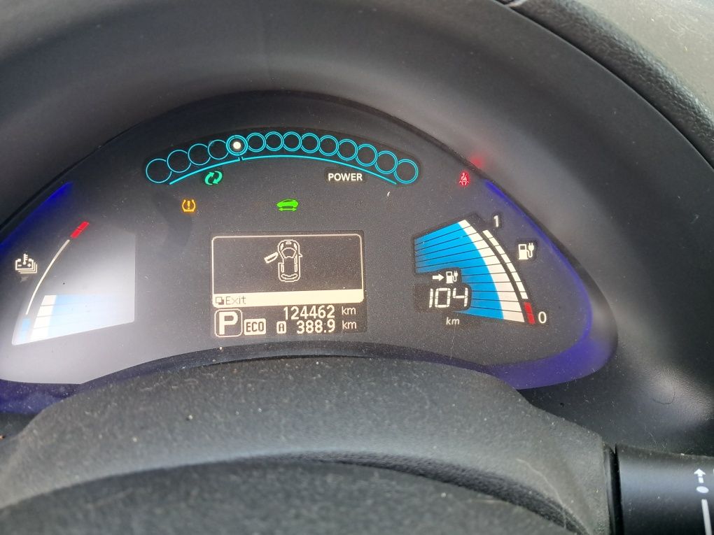 Продам ниссан лиф  NISSAN leaf