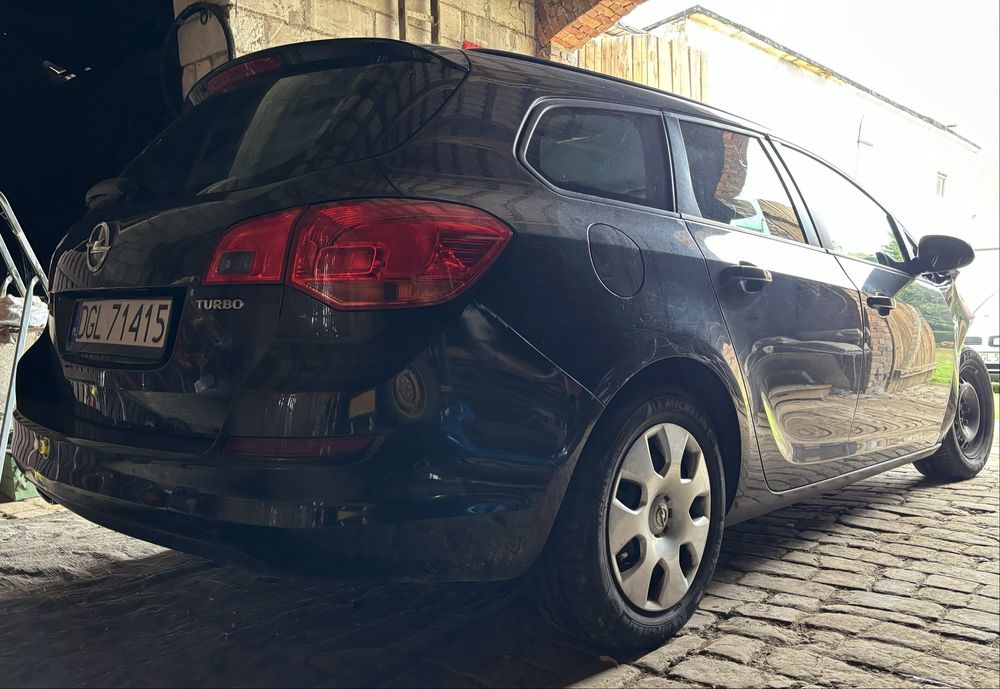 Sprzedam Opla Astra po kolizji