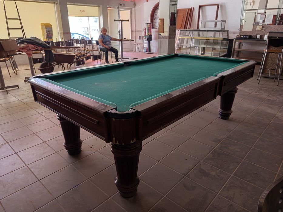 Mesa de Bilhar/Snooker completa com tacos