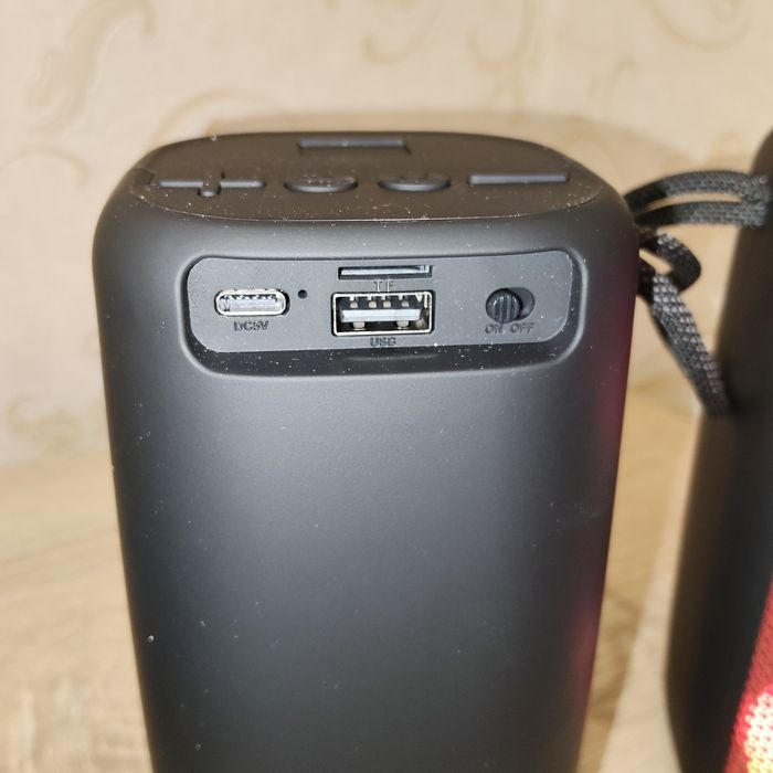 Мощная блютуз колонка с подсветкой и FM радио