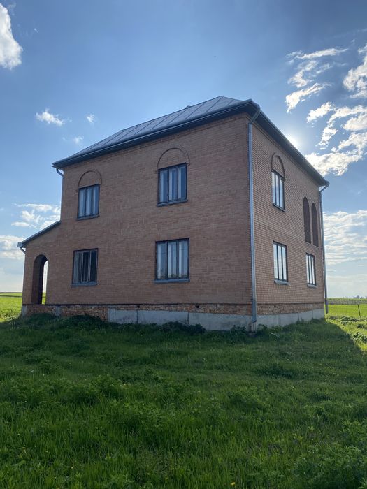 Продаю цегляний будинок