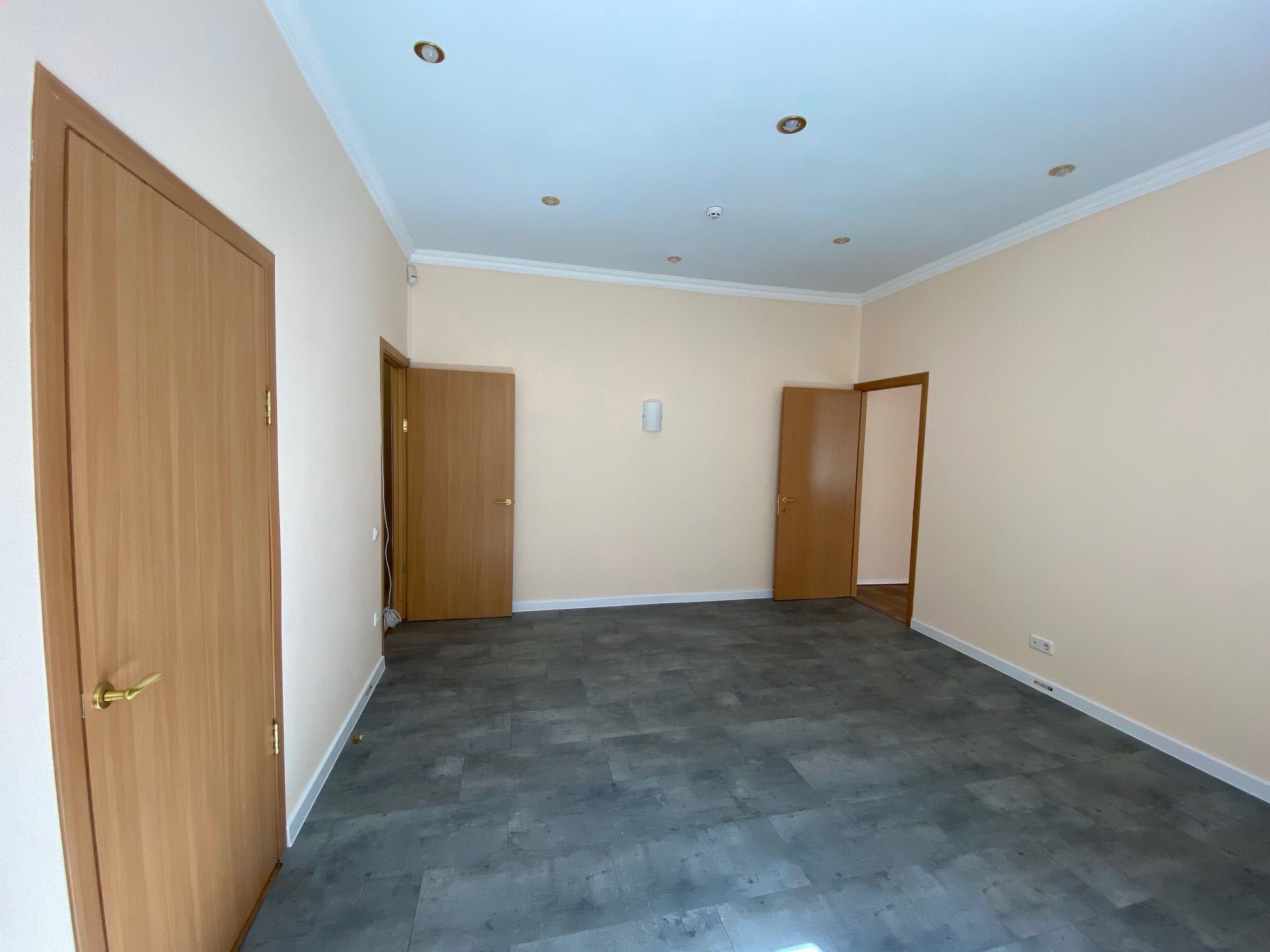 Здам офіс у центрі 52 кв.м., ж/ф, 3 каб, 2 поверх м. Університет, Цирк