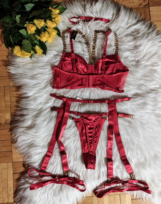 Czerwona sexi bielizna erotyczna komplet uprząż harness podwiązki