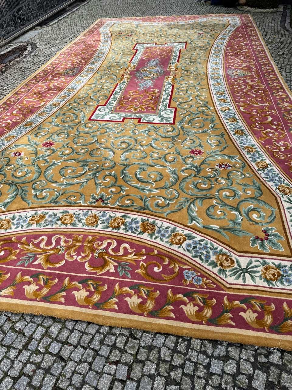 Największy w Polsce dywan wełniany  AUBUSSON 800x400 cm