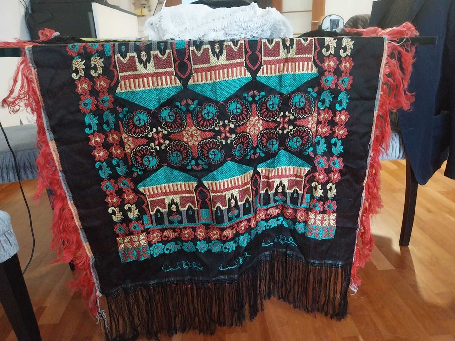 Sacos de viagem, fato de neve e lenço antigo