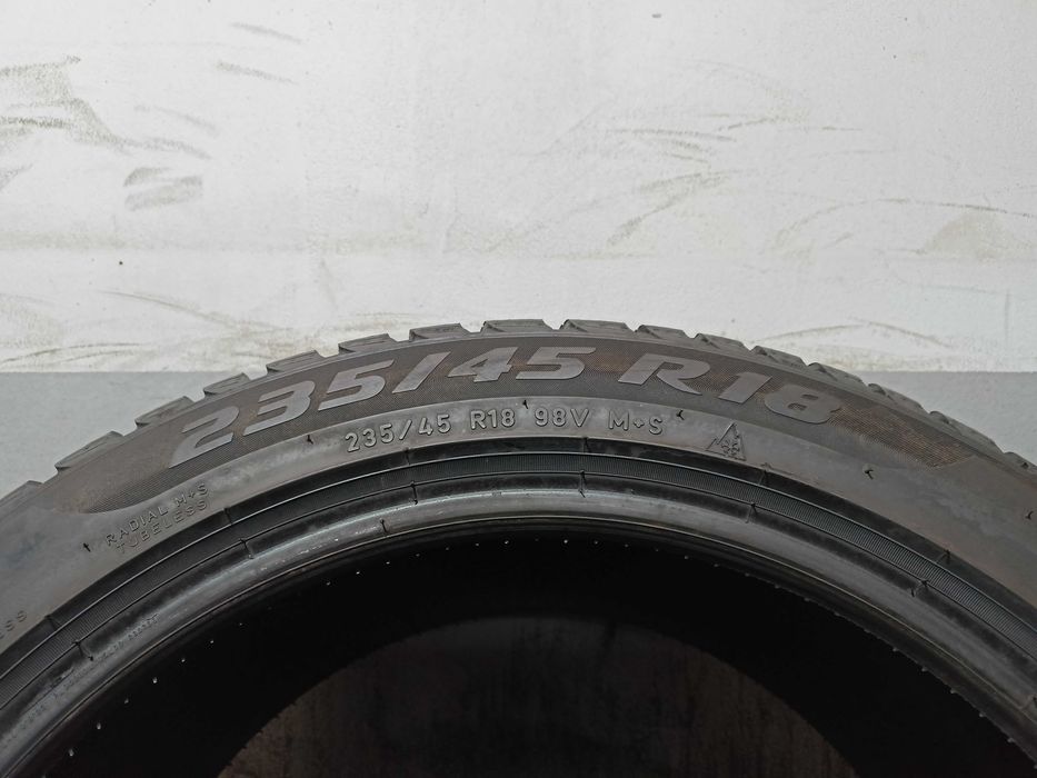 Pirelli Sottozero 3 235/45/18 2019rok 98V 7,2mm (1021)