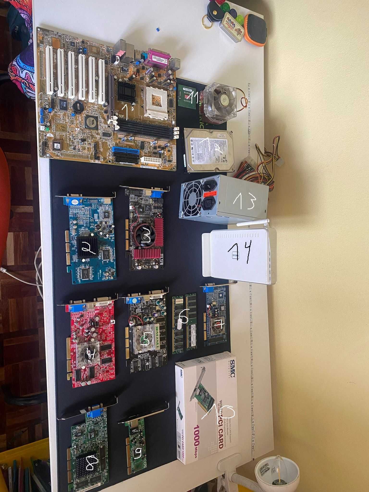 Material informático vintage (GPU, RAM, HDD, CPU, etc.)