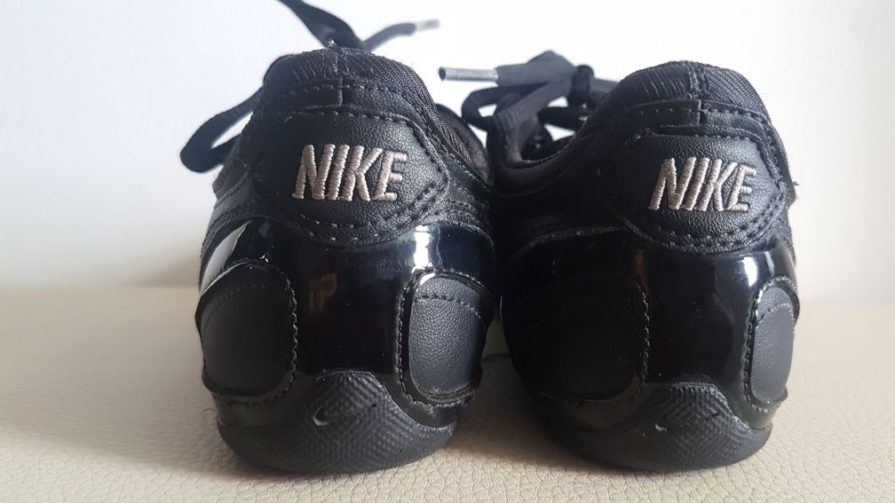 Buty Nike Wmns Alexi rozmiar 36