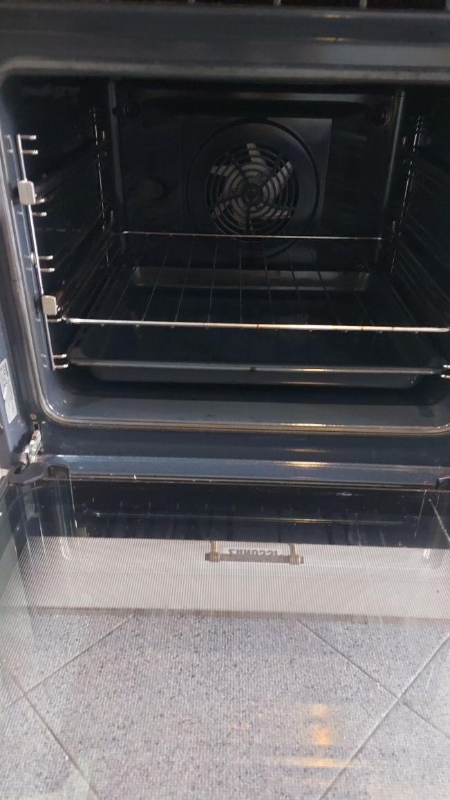 Oportunidade única!!Forno Zanussi espetacular,tem grelha  como novo.