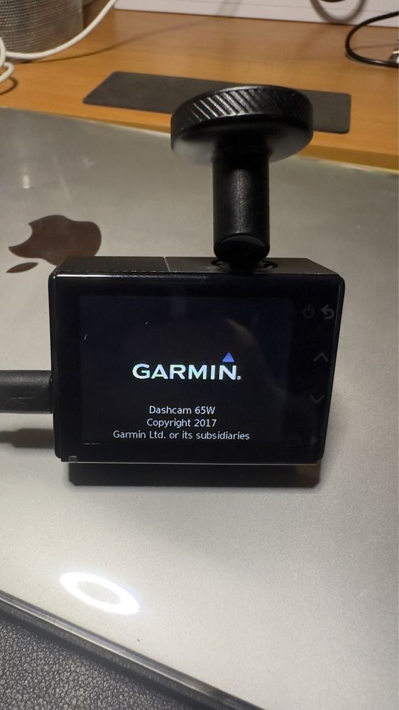 Відеореєстратор Garmin Dash Cam 65W