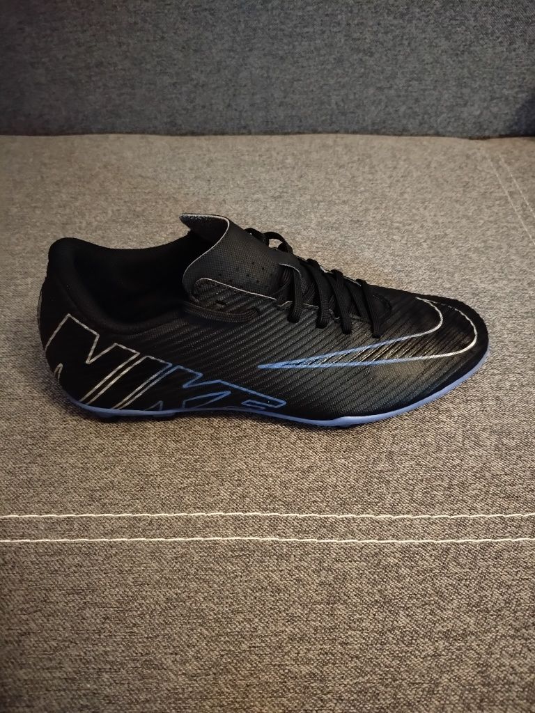 Czarne buty piłkarskie korki lanki Nike Mercurial rozmiar 40