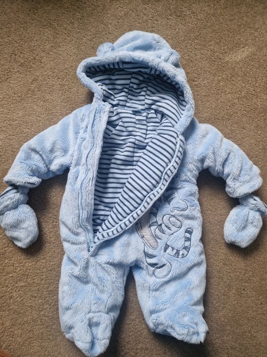 Niebieski kombinezon chłopięcy Disney