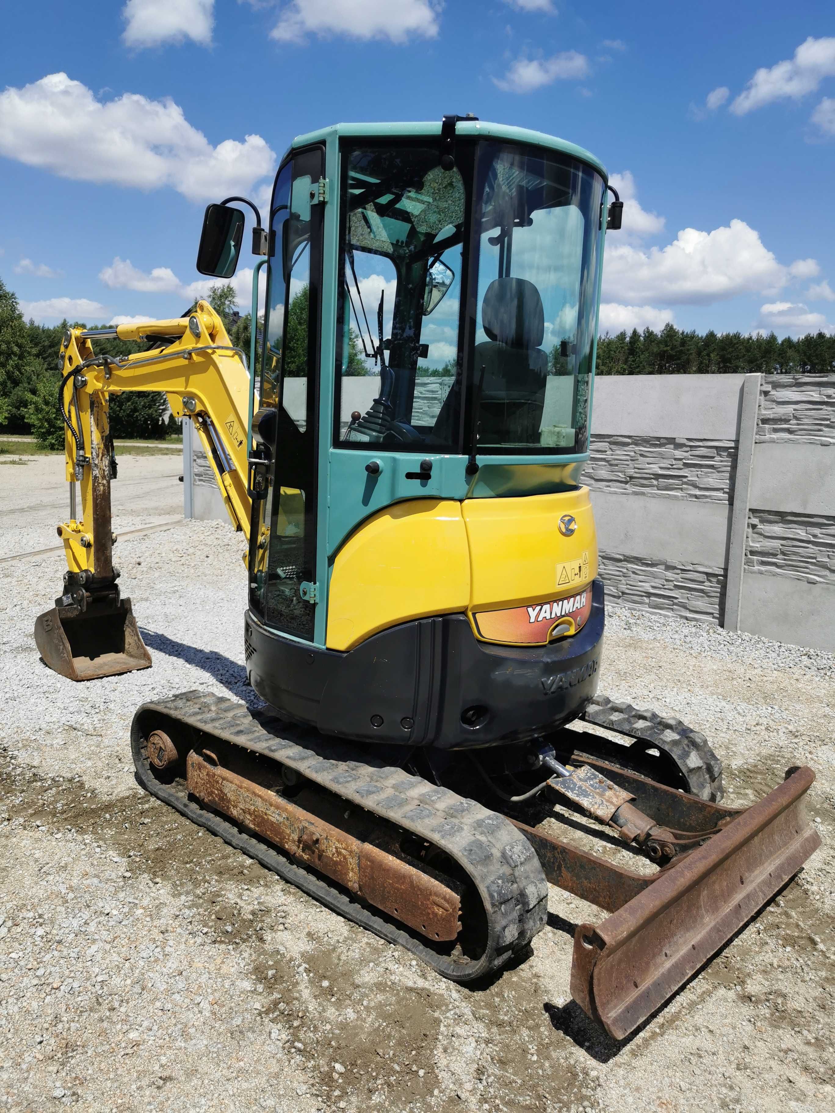 koparka minikoparka yanmar vio25 - 4 rok 2014  waga 2775 kg.