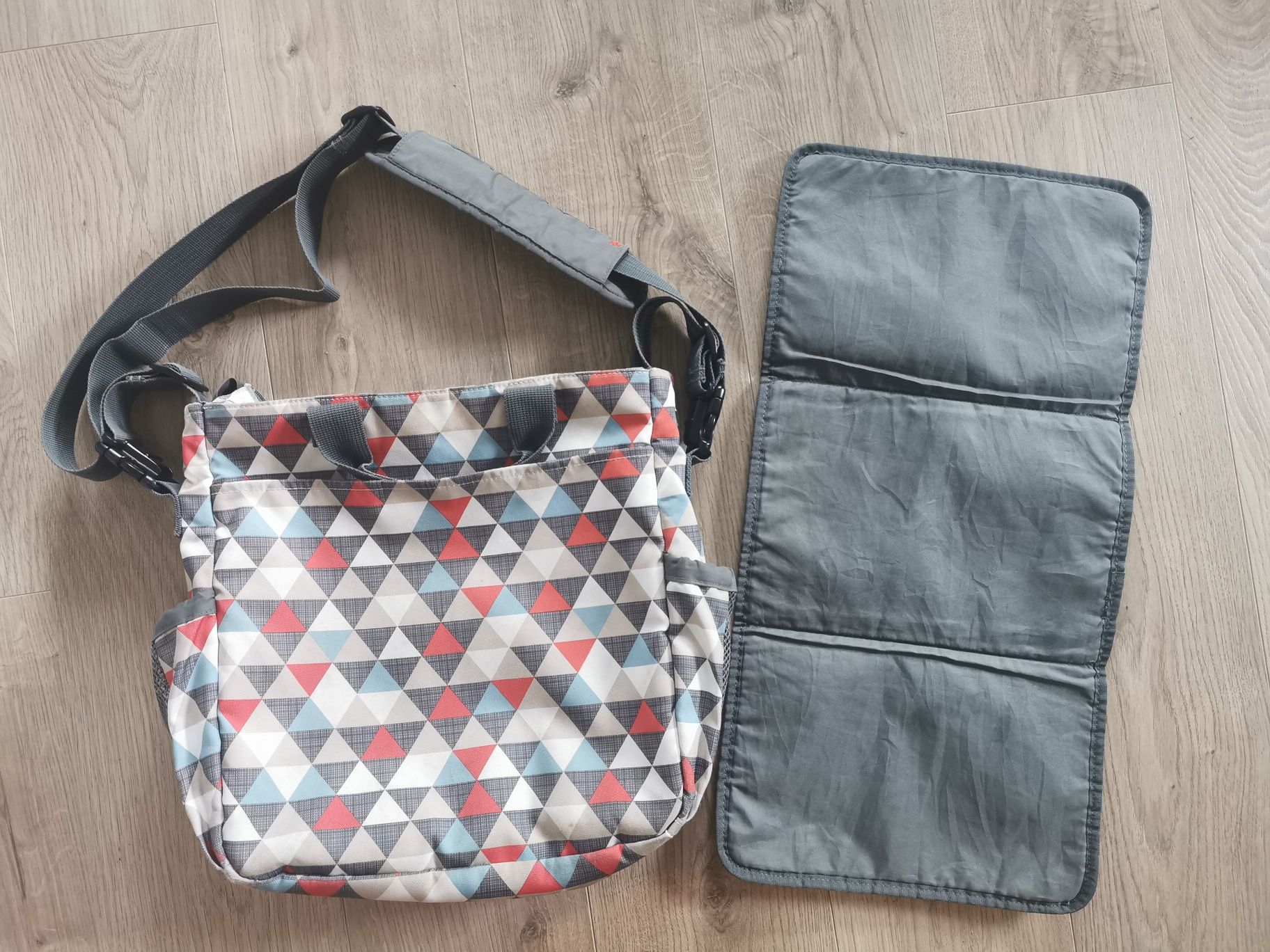 Torba Skip Hop Duo Signature triangles