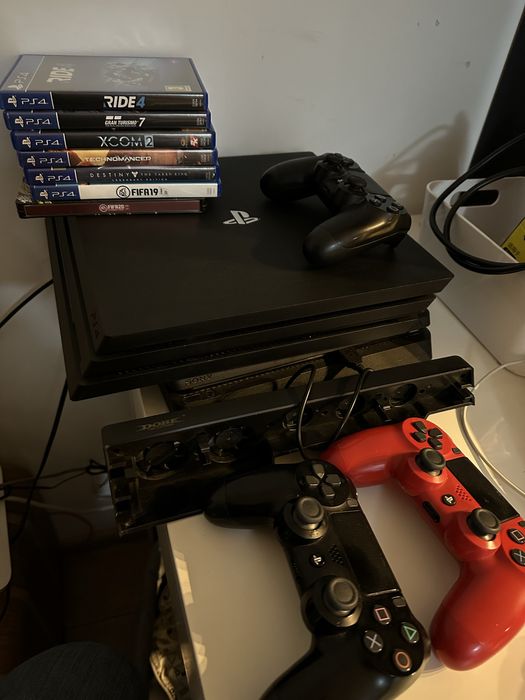 Bogaty zestaw  konsola Ps4 slim 1 tb stan bdb stacja