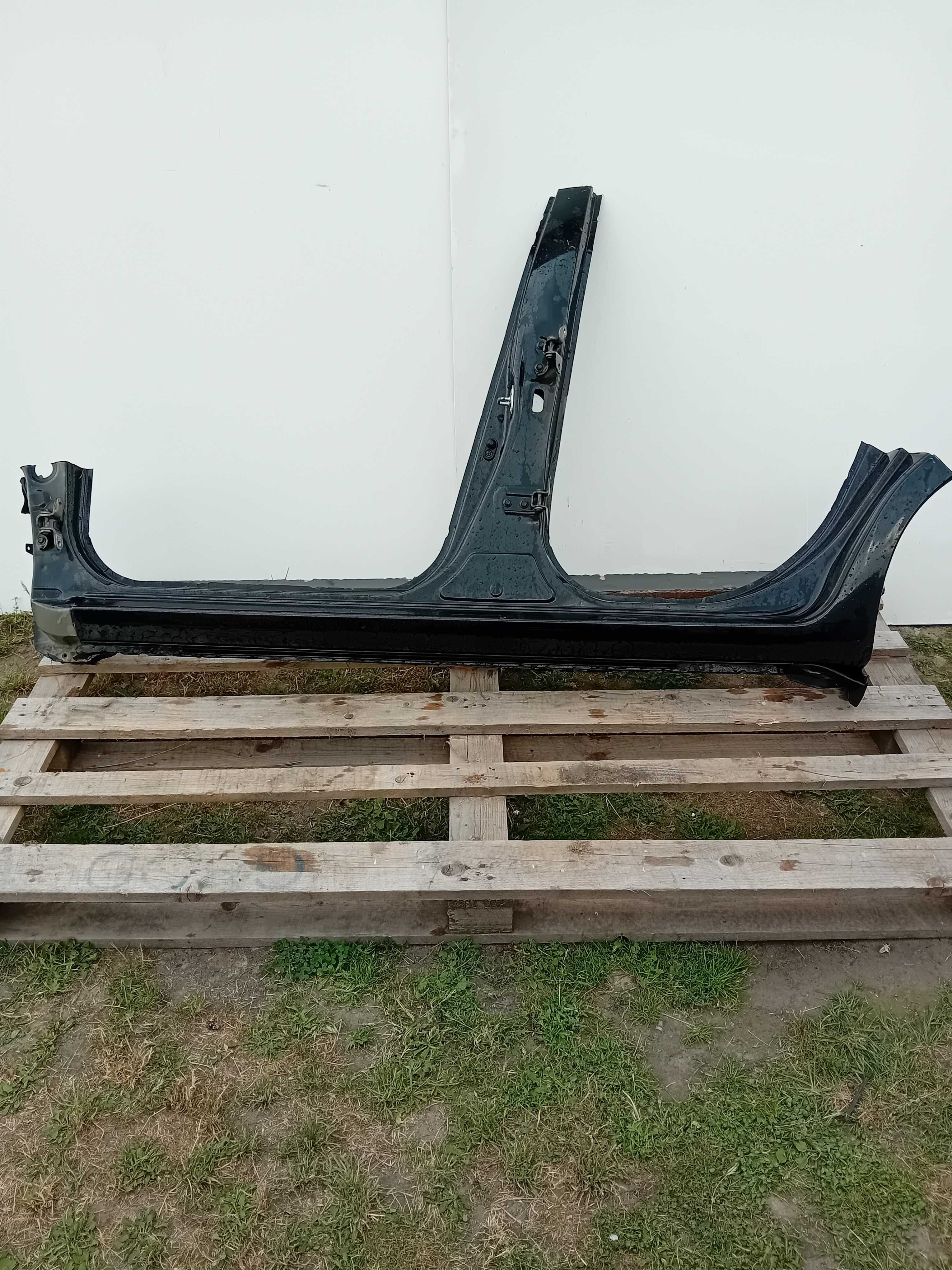 Próg Słupek Lewy Toyota Yaris III 11/19 r Kod lak 209