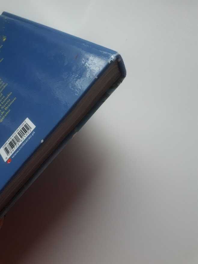 Livro "Novos Contos Maravilhosos" com 14 histórias