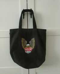 Czarna torba Levi's z motywem orła