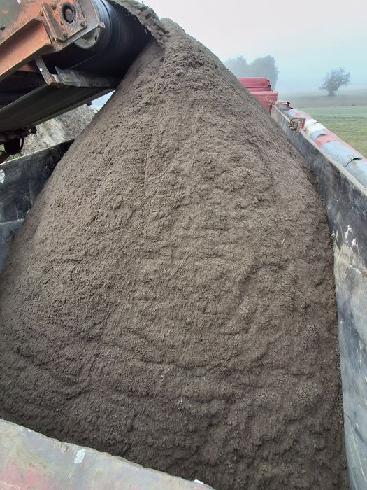 Czarnoziem przesiewany, pasek, transport