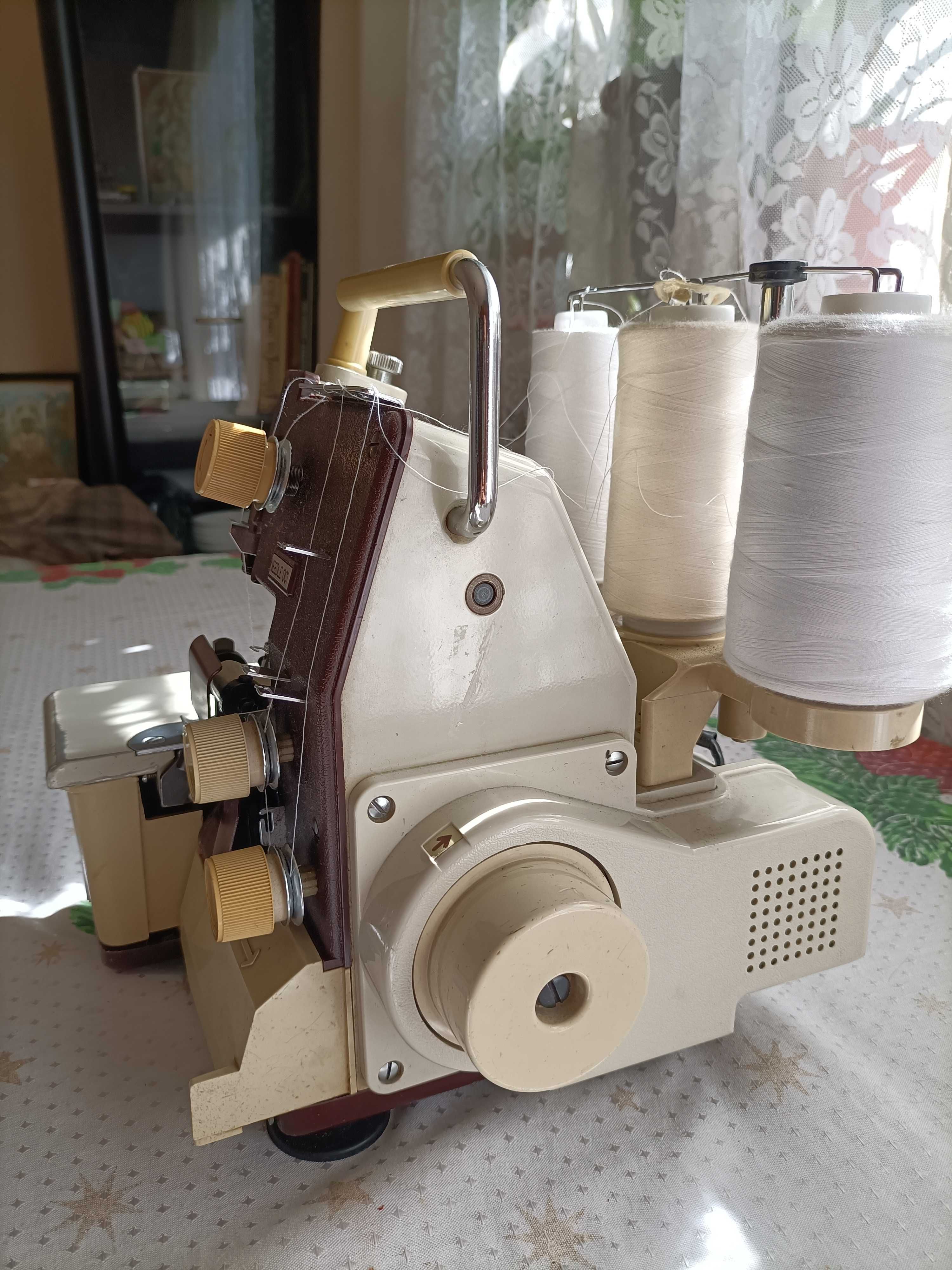 Overlock Pfaff, 3-nitkowy