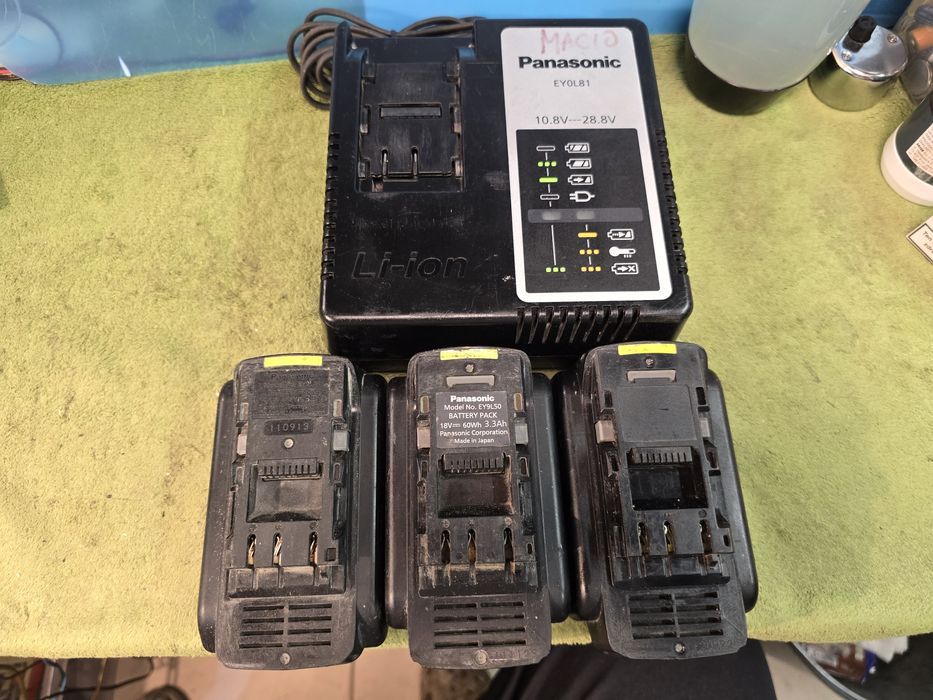 PANASONIC EY0L81 ładowarka + 3 baterie.