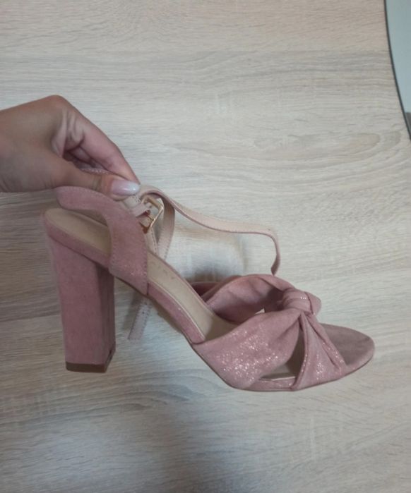 Sandały rozm 39 ccc obcas