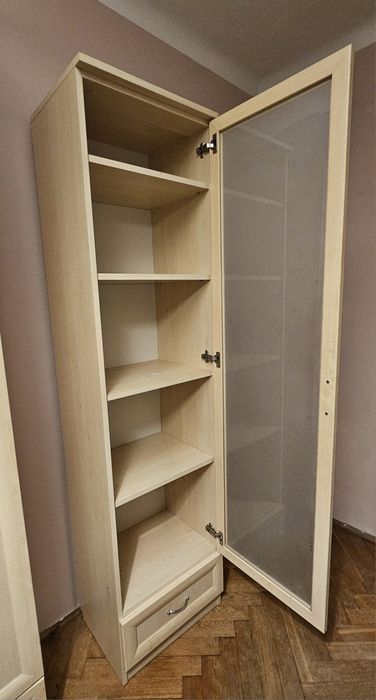 Szafka w kolorze klonowym(możliwość kompletu z m.in łóżkiem, biurkiem)