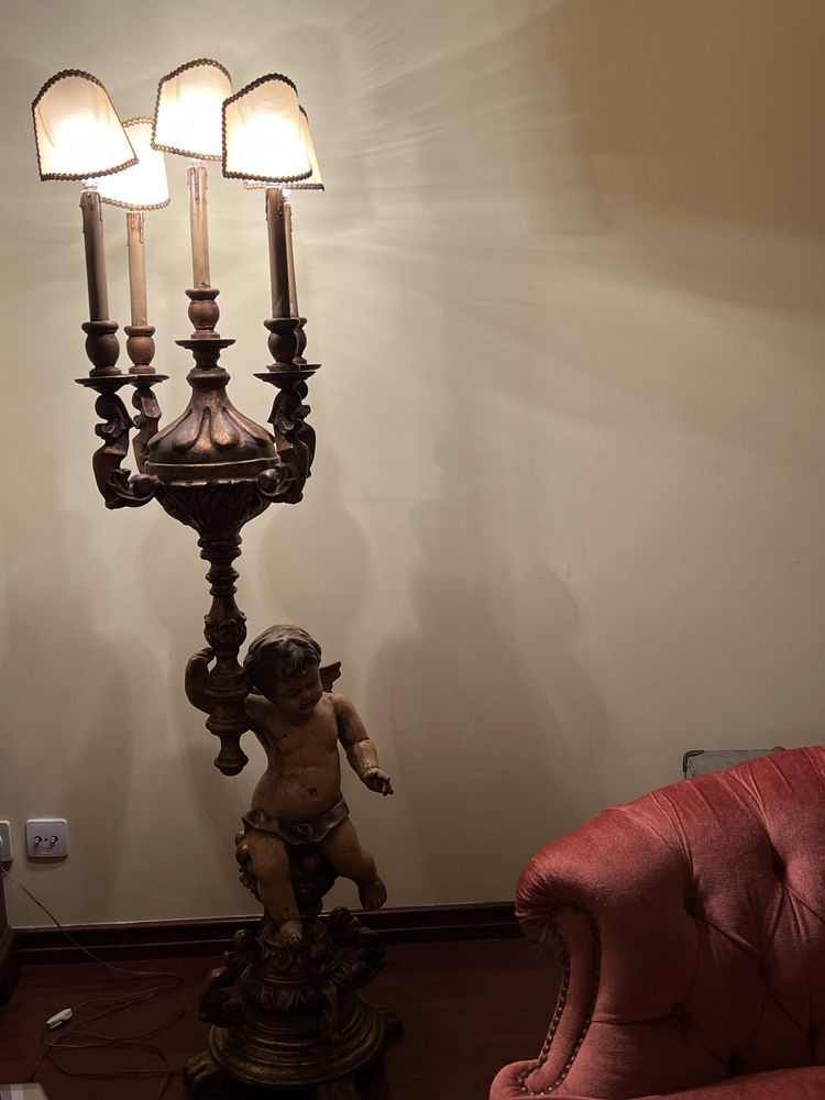 Lindo candeeiro antigo com anjo em madeira - antique lamp with angel