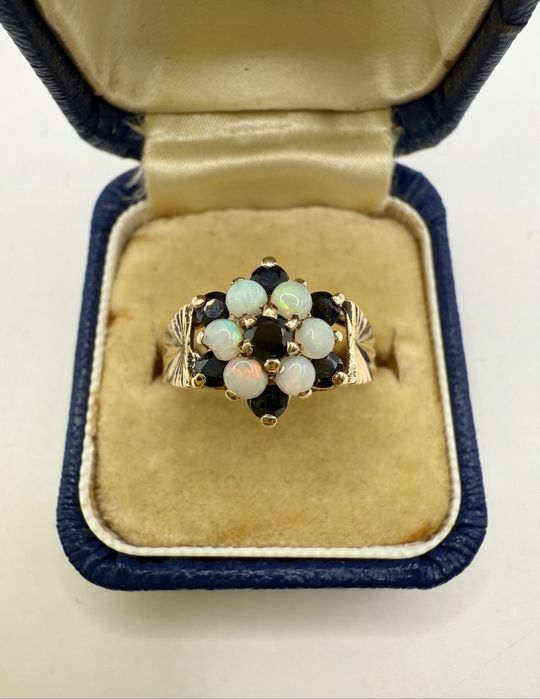 Złoty pierścionek z szafirami 0,70ct i opalami 0,50ct