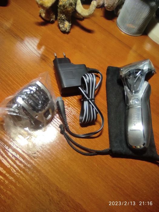 Продам электробритву Panasonic ES-RT77