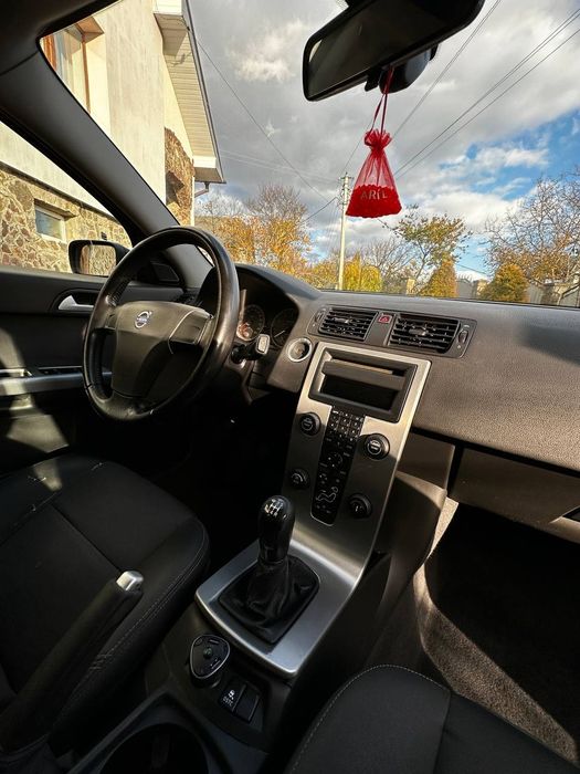 volvo v50 2004 року