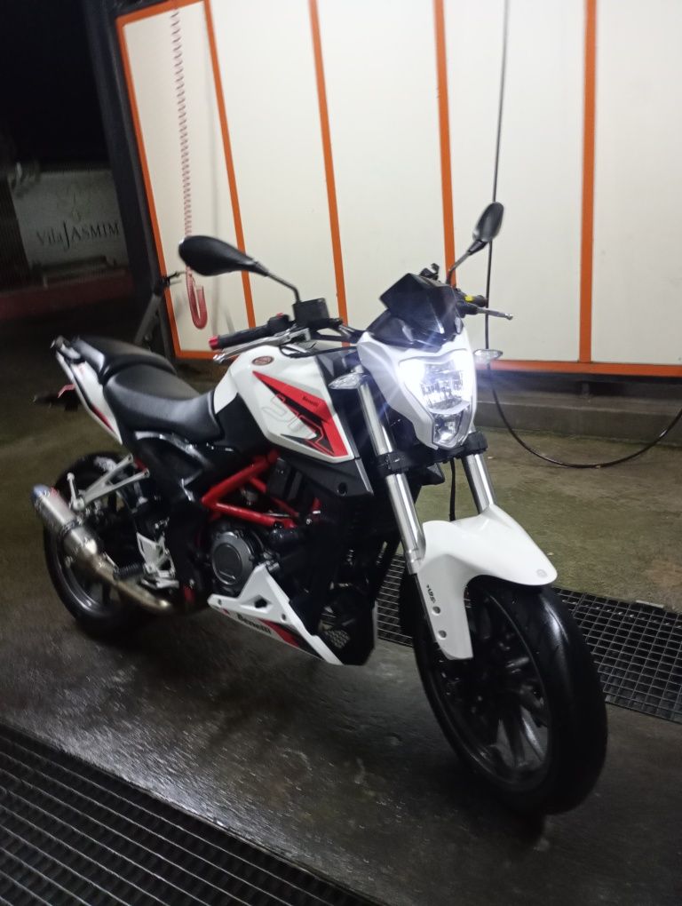 Benelli 251  ano 2017 (29 mil quilómetros)
