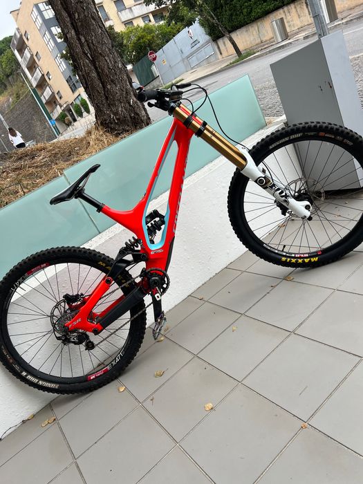SPECIALIZED DEMO CARBON 27.5 Downhill tamanho L  full kashima