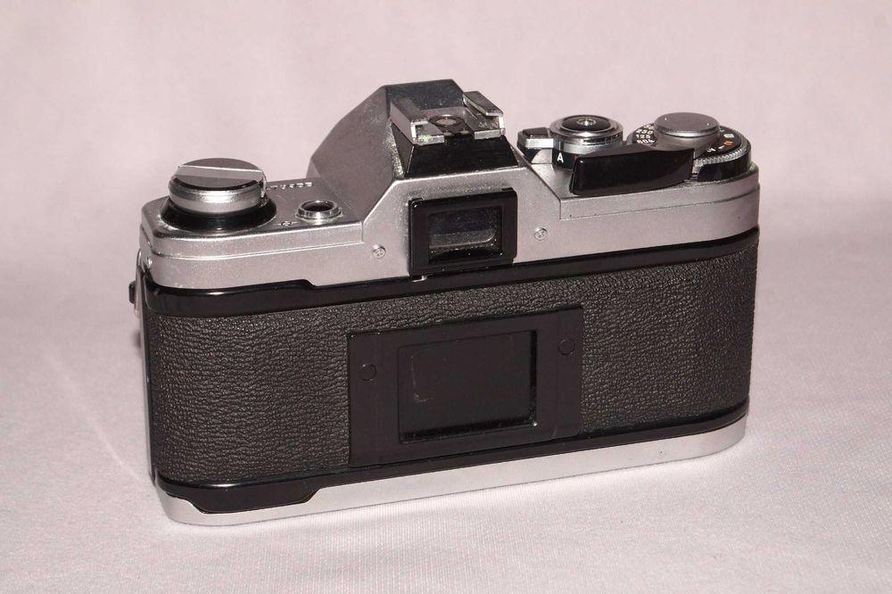 Canon AE-1 + FD 50mm f/1.4 або f/1.8