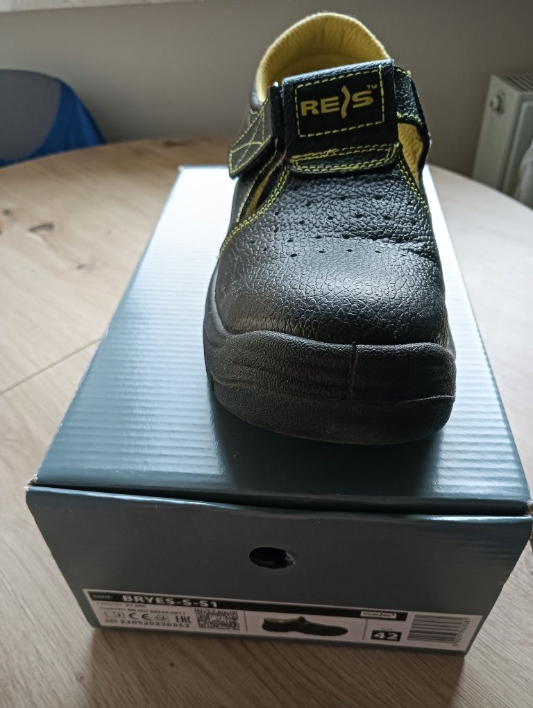 Buty robocze z blachą
