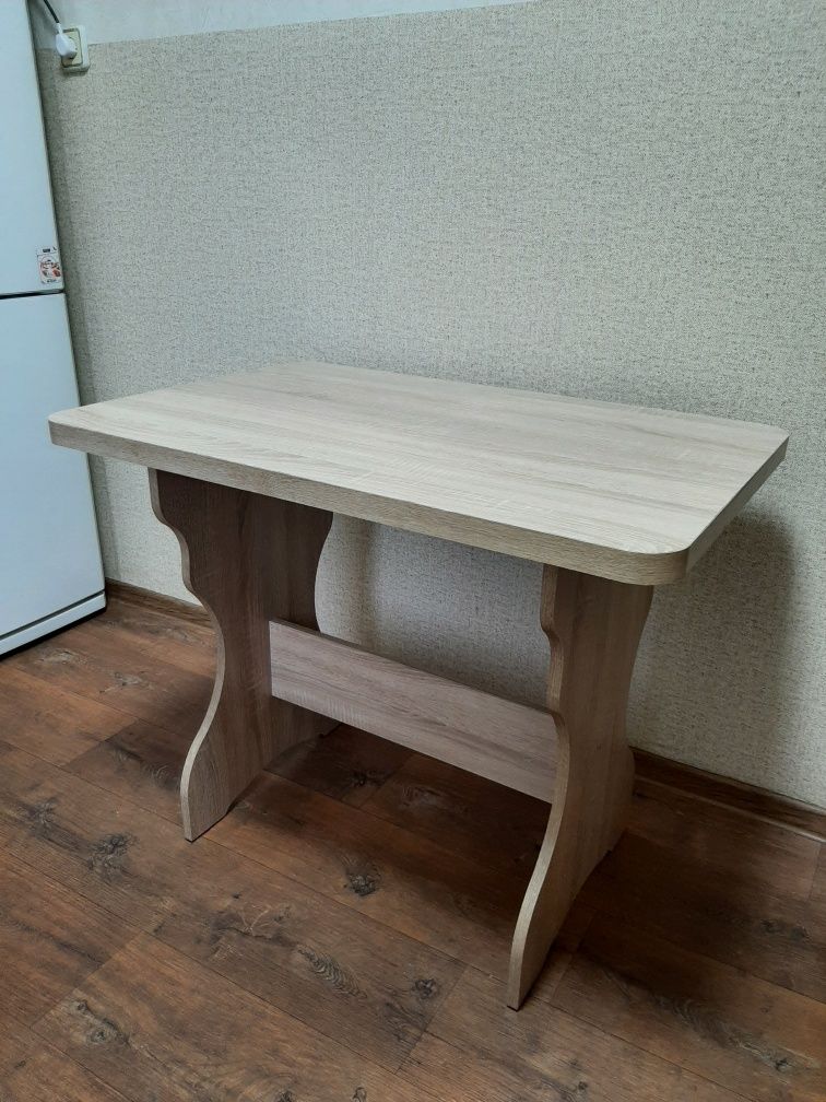 Стол кухонный, светлый