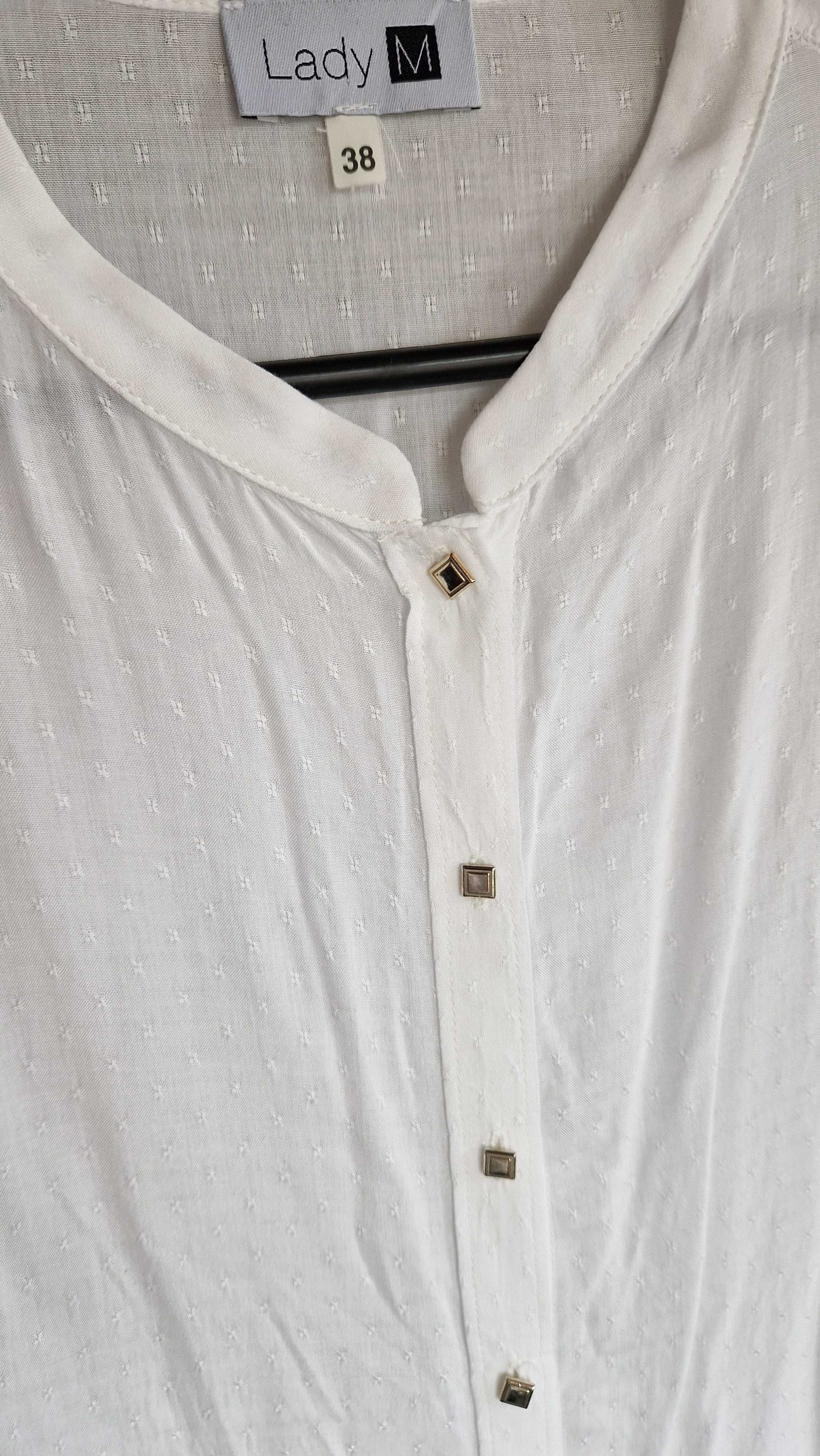 Biała bluzka ze stójką