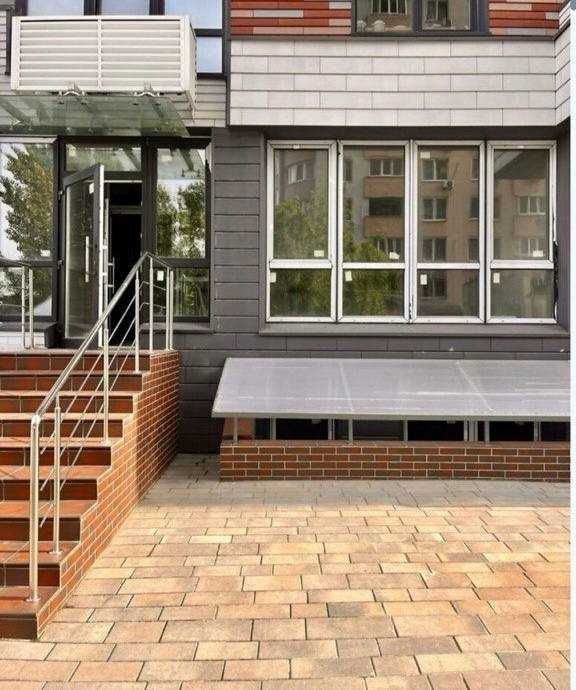 Фасадне приміщення в ЖК West House/Вітрина/Комерція
